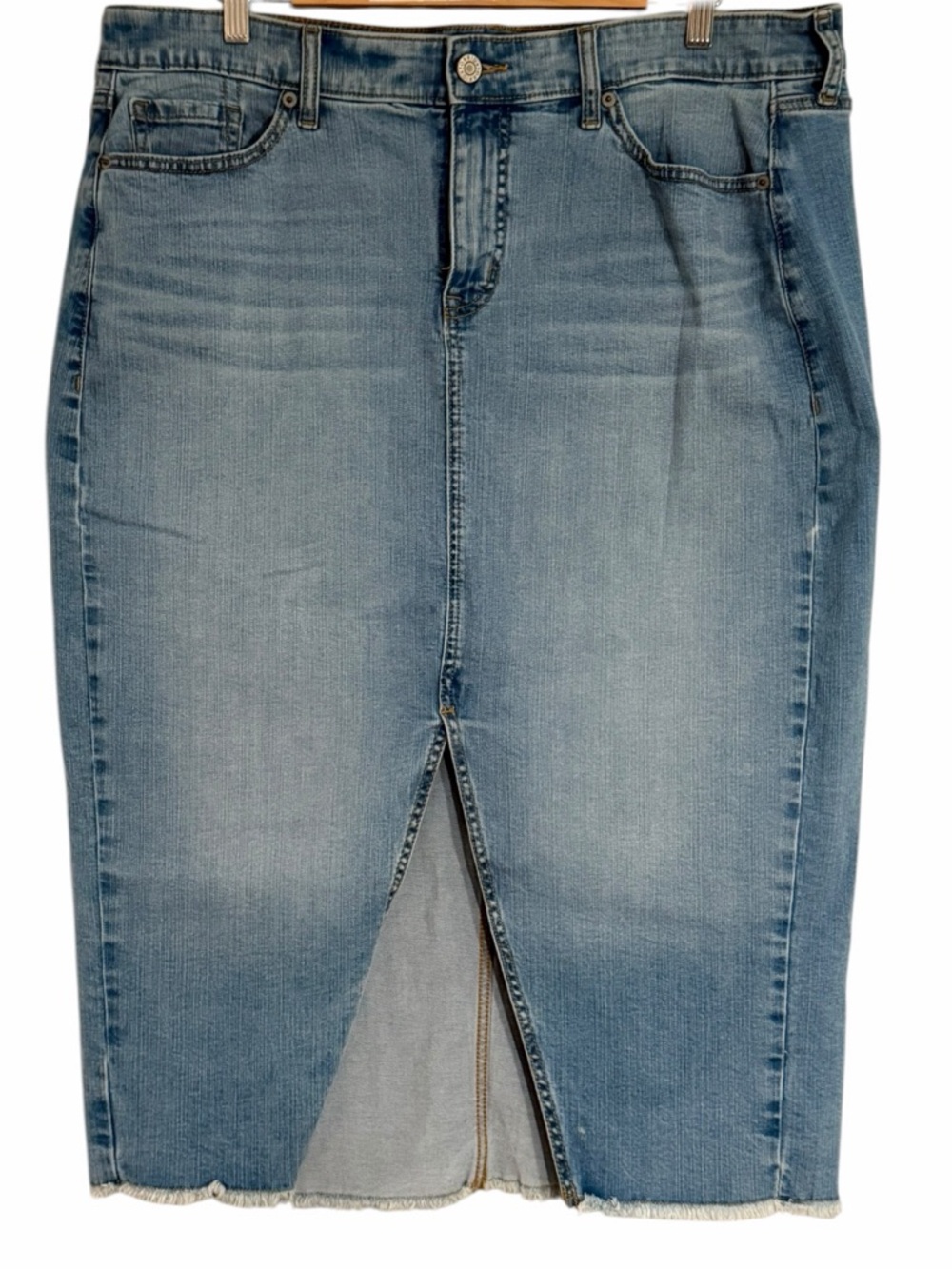 torrid sz 16 Light Wash Blue Denim Pencil Skirt with Front A-cut opening